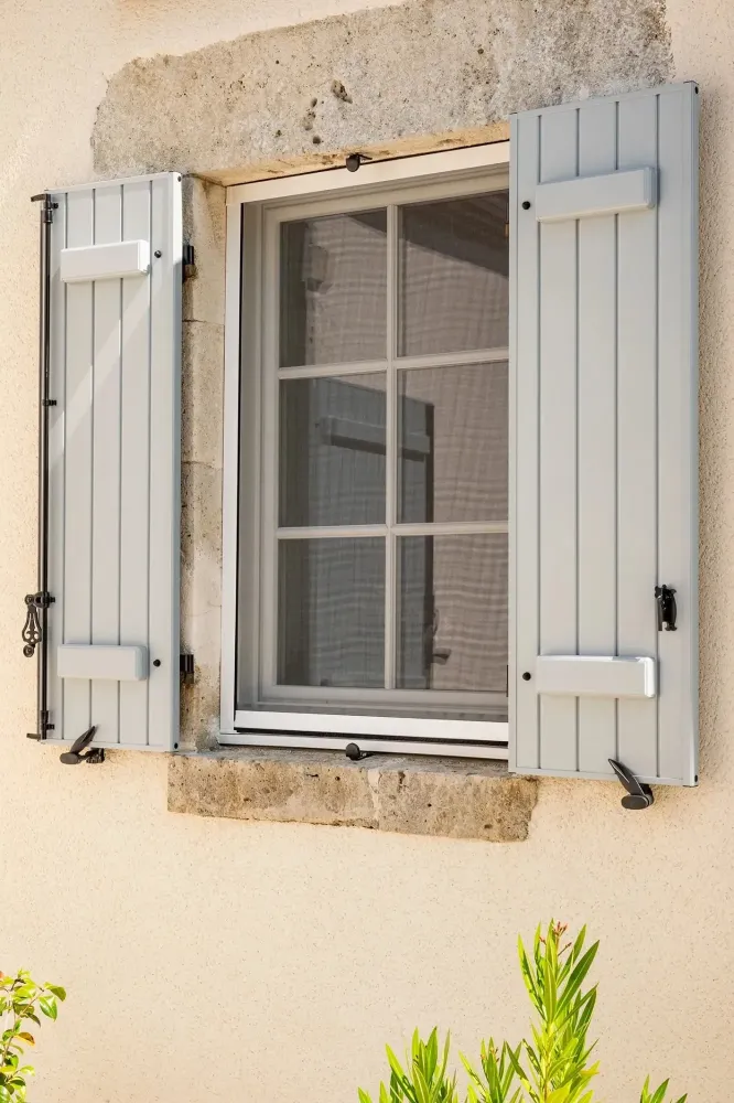 volets près de Neuville-aux-Bois