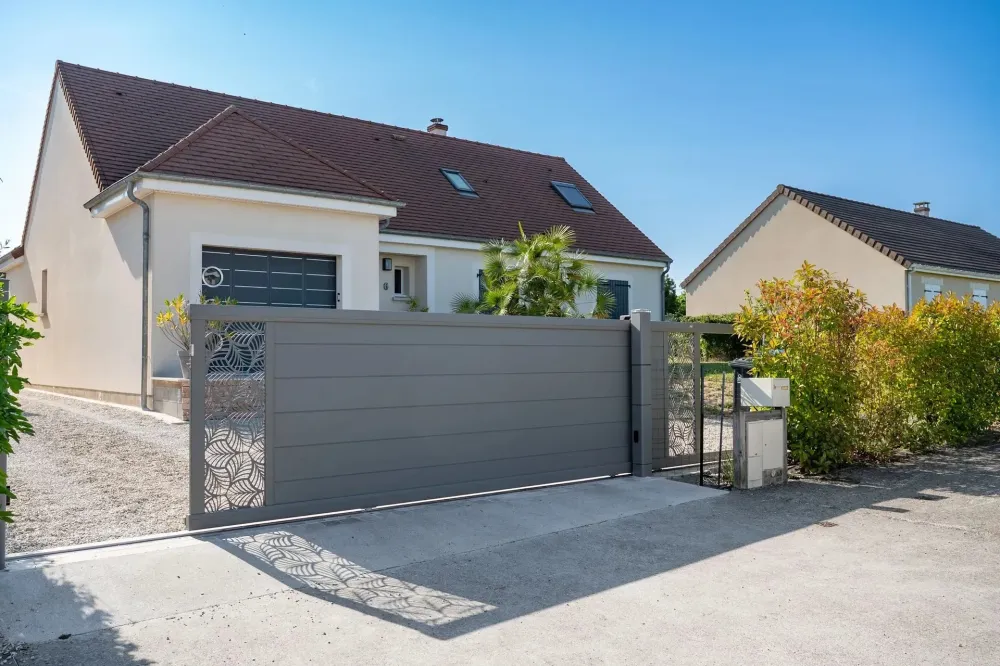 portail près de Neuville-aux-Bois